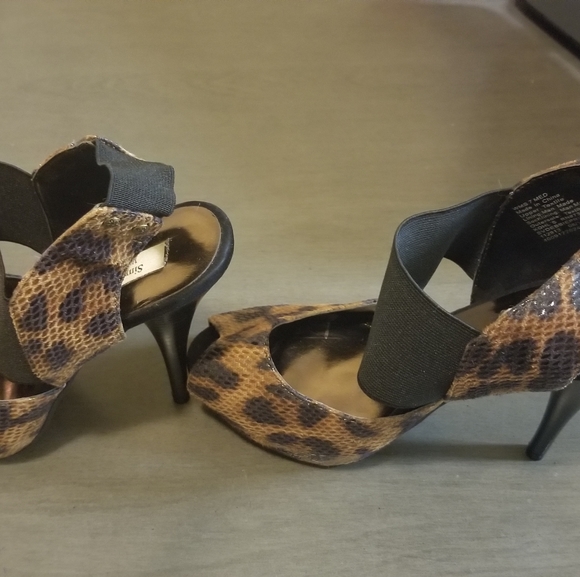 Simply Vera by Vera Wang Leopard print size 7 - Picture 5 of 8